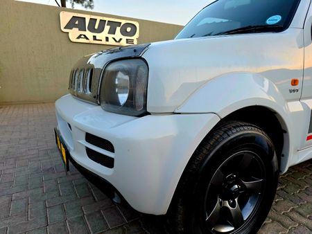 2009-Suzuki-Jimny-13_7