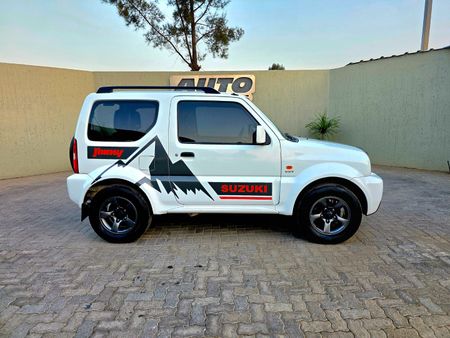 2009-Suzuki-Jimny-13_8