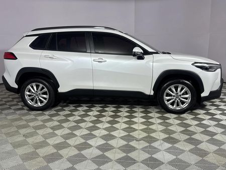 2022-Toyota-Corolla-Cross-18-XS_16