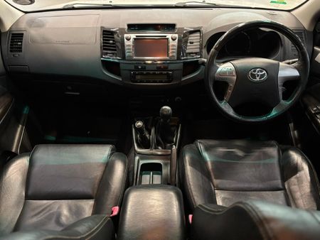 2014-Toyota-Fortuner-30-D-4D-4x4_9