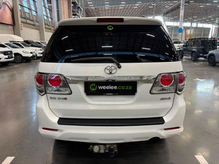 2014-Toyota-Fortuner-30-D-4D-4x4_3