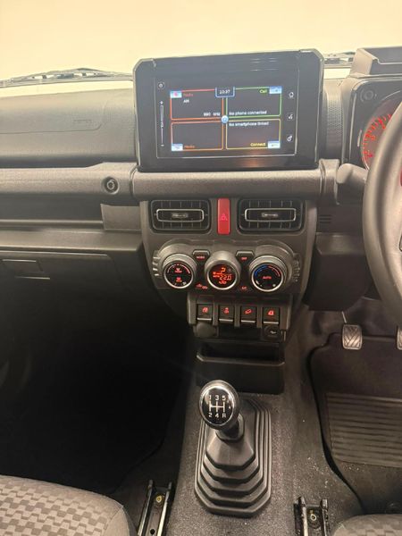 2022-Suzuki-Jimny-15-GLX_11
