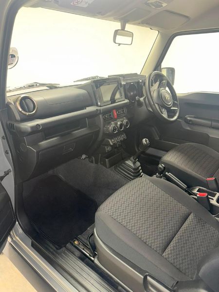 2022-Suzuki-Jimny-15-GLX_14