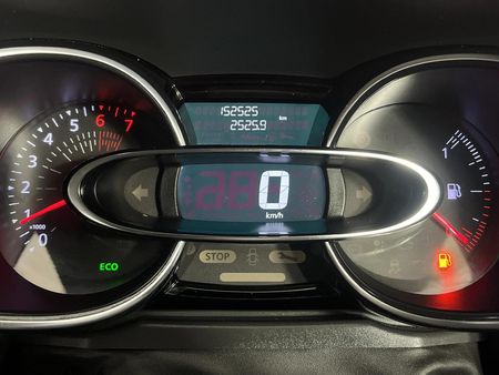 2017-Renault-Clio-IV-900T-Dynamique-5-dr-66kW_1