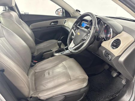 2012-Chevrolet-Cruze-20d-LT_9