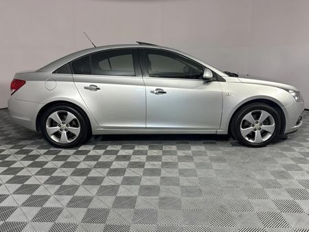 2012-Chevrolet-Cruze-20d-LT_16