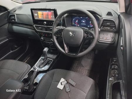 2026-Mahindra-XUV-3XO-12T-AX5-Auto_3