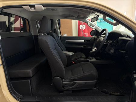 2021-Toyota-Hilux-24-GD-6-Raised-Body-Raider-Auto-Extended-Cab_9
