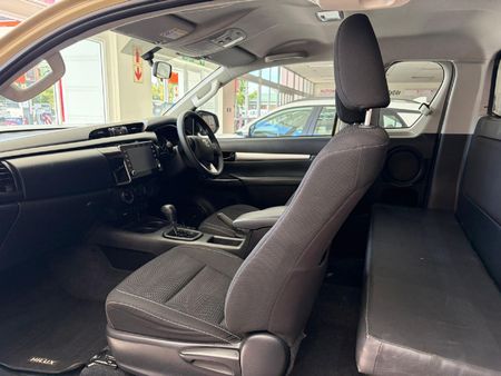 2021-Toyota-Hilux-24-GD-6-Raised-Body-Raider-Auto-Extended-Cab_7