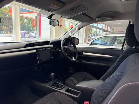 2021-Toyota-Hilux-24-GD-6-Raised-Body-Raider-Auto-Extended-Cab_8
