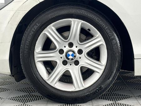 2013-BMW-1-Series-116i-5-dr-Auto_4