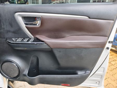 2017-Toyota-Fortuner-28-GD-6-4x4-Auto_9