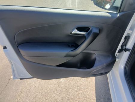 2025-Volkswagen-Polo-Vivo-16-Life-Auto_6