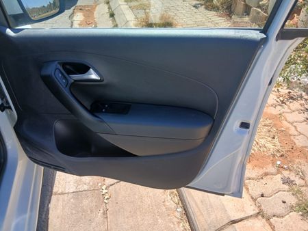 2025-Volkswagen-Polo-Vivo-16-Life-Auto_8