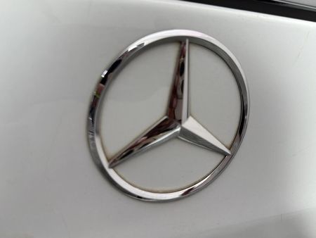 2023-Mercedes-Benz-V-Class-V-300d-Exclusive_10