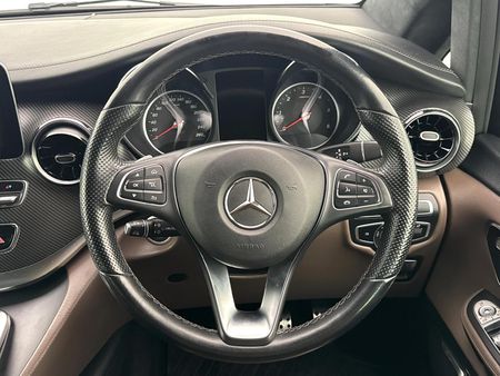 2023-Mercedes-Benz-V-Class-V-300d-Exclusive_11