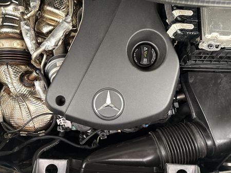 2023-Mercedes-Benz-V-Class-V-300d-Exclusive_12