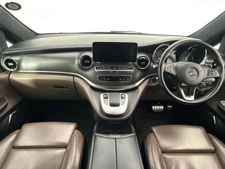 2023-Mercedes-Benz-V-Class-V-300d-Exclusive_1