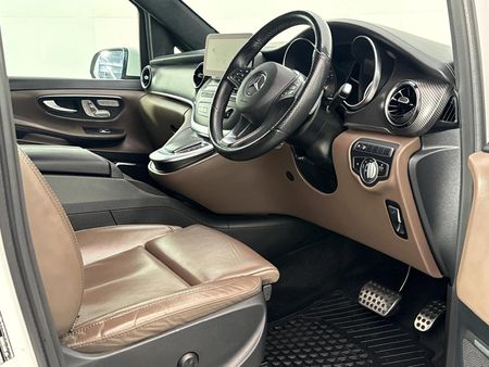 2023-Mercedes-Benz-V-Class-V-300d-Exclusive_8