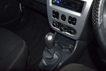 2017-Nissan-NP200-15-dCi-SE_9