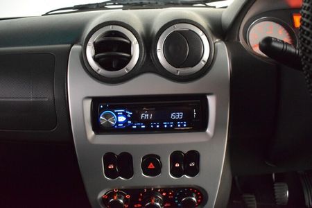 2017-Nissan-NP200-15-dCi-SE_10