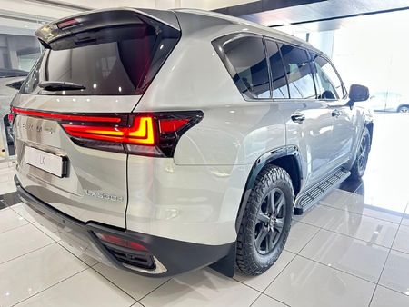 2026-Lexus-LX-500d-Overtrail_5