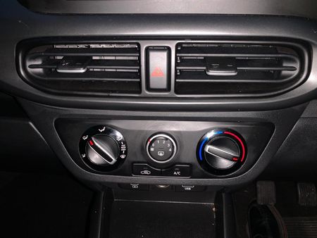 2025-Hyundai-Grand-i10-10-Motion_11