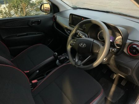 2025-Hyundai-Grand-i10-10-Motion_7