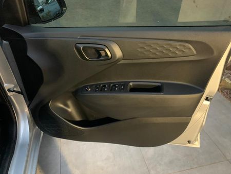 2025-Hyundai-Grand-i10-10-Motion_8