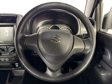 2017-Suzuki-Jimny-13_10