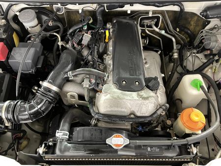 2017-Suzuki-Jimny-13_11
