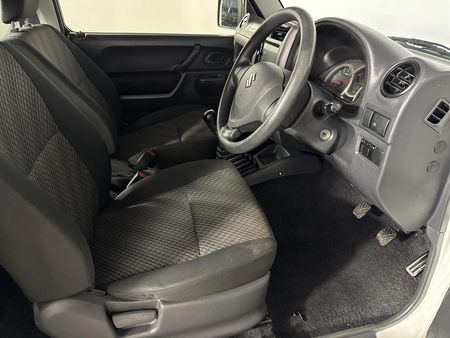 2017-Suzuki-Jimny-13_8