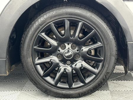 2017-MINI-Hatch-Cooper-Auto_4