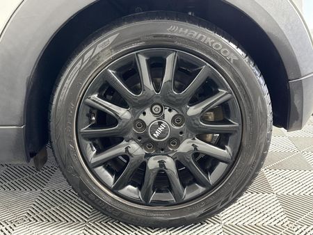 2017-MINI-Hatch-Cooper-Auto_5