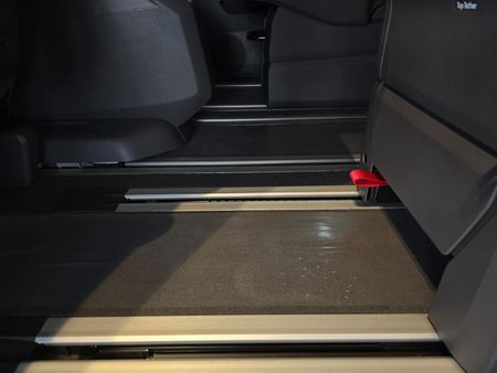 2026-Volkswagen-Caravelle-T7-Multivan-DSG-4Mot-Ehybrid_15