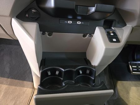 2026-Volkswagen-Caravelle-T7-Multivan-DSG-4Mot-Ehybrid_22