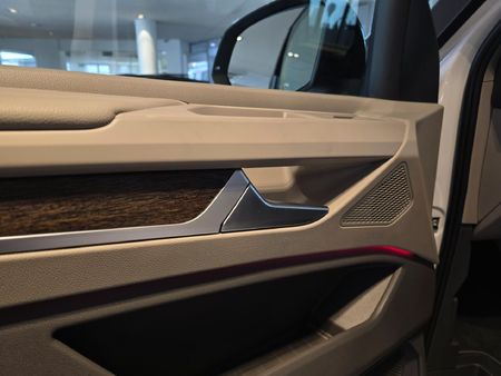 2026-Volkswagen-Caravelle-T7-Multivan-DSG-4Mot-Ehybrid_24
