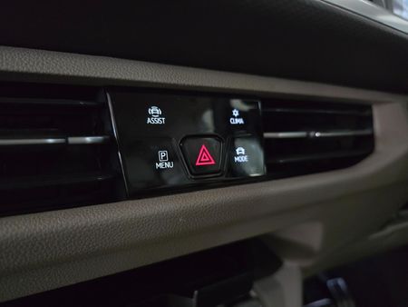 2026-Volkswagen-Caravelle-T7-Multivan-DSG-4Mot-Ehybrid_25