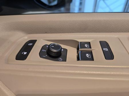 2026-Volkswagen-Caravelle-T7-Multivan-DSG-4Mot-Ehybrid_7