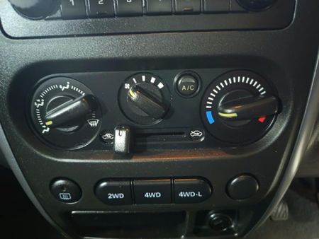 2009-Suzuki-Jimny-13_11