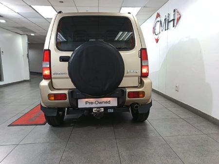 2009-Suzuki-Jimny-13_3