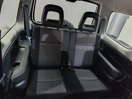 2009-Suzuki-Jimny-13_5