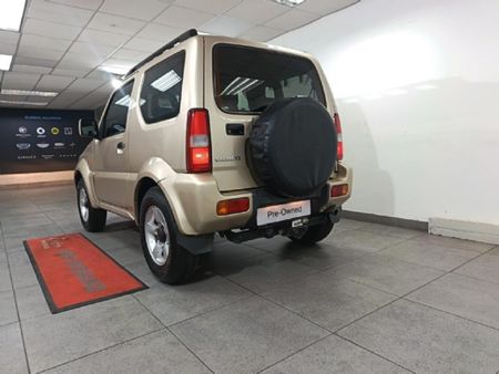 2009-Suzuki-Jimny-13_6