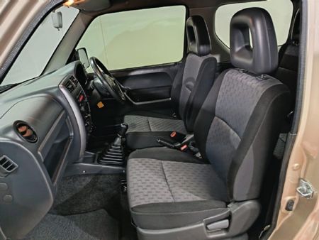 2009-Suzuki-Jimny-13_8
