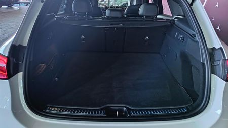 2025-Mercedes-Benz-GLC-300D-4Matic_16