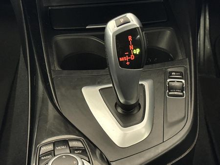 2017-BMW-1-Series-118i-5-dr-Auto_10