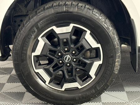 2025-Nissan-Navara-25-DDTi-LE-Plus-4X4-Auto-Double-Cab_4