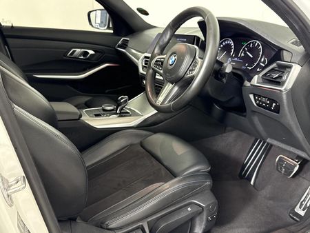 2020-BMW-3-Series-320i-M-Sport_9