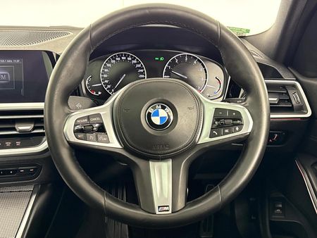 2020-BMW-3-Series-320i-M-Sport_11