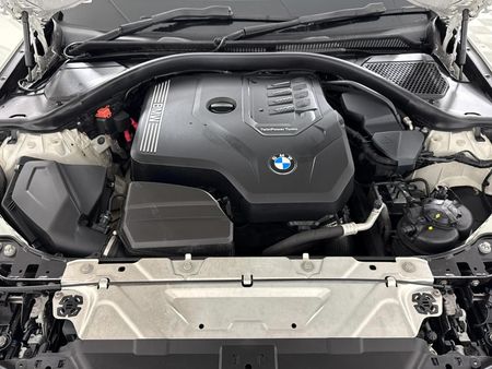 2020-BMW-3-Series-320i-M-Sport_12